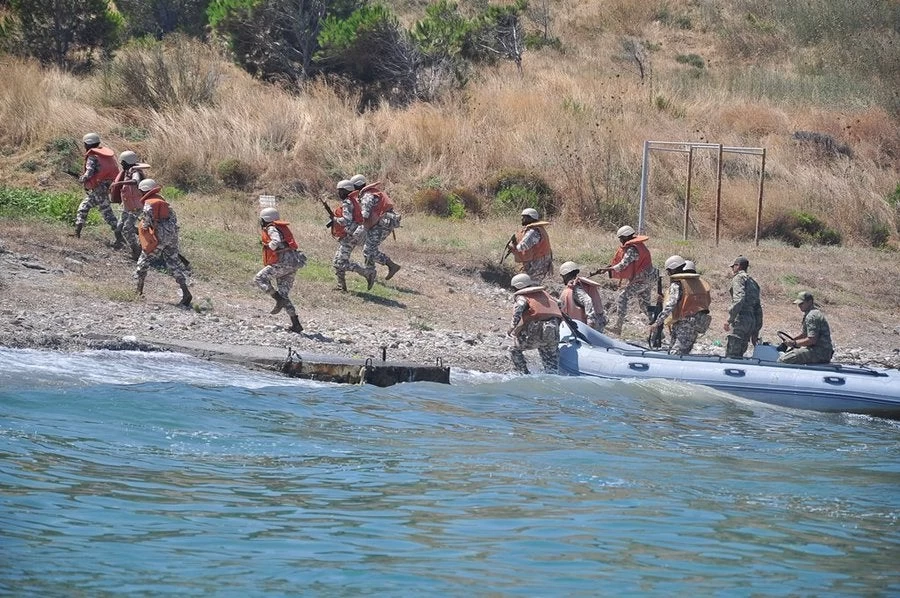 Σκηνικό «πολέμου» στο Αιγαίο: Πρόβα κατάληψης εδαφών από Τούρκους & Καταριανούς – Δείτε εικόνες